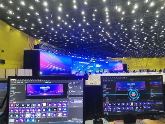Buen precio Pantalla LED a todo color para interiores P2 que ofrece un sistema estable con fuerte antiinterferencia y larga vida útil para uso continuo en línea