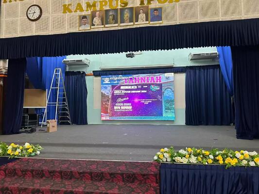 Pantalla LED a todo color de interior p2.5 con tamaño de gabinete compacto y alta densidad de píxeles para presentaciones visuales detalladas en interiores