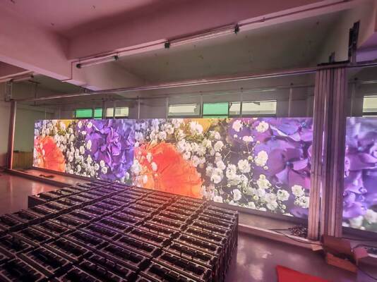 Pantalla LED a todo color de interior p2.5 con tamaño de gabinete compacto y alta densidad de píxeles para presentaciones visuales detalladas en interiores