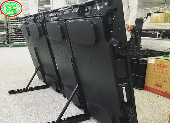 Estadio de fútbol llevó pancartas