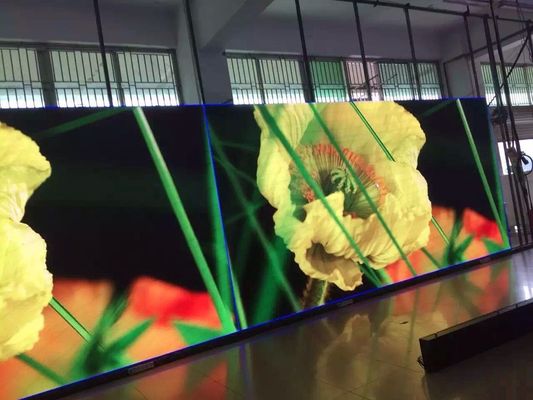 Buen precio Cartelera a todo color de la fuente de alimentación de Meanwell de la pantalla HD de la pantalla LED de alquiler interior de P3.91 en línea