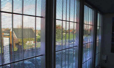China Interior P3.9-7.8 Pantalla LED transparente a todo color con pantalla SMD curvada