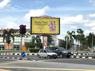 P2 Indoor Full Color LED Billboard Matriz de aluminio fundido de cartel de acero plano 128 X 64