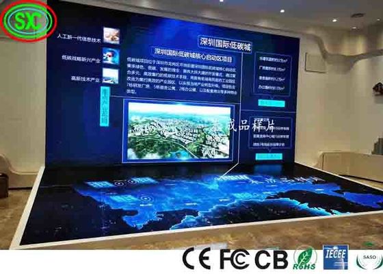 Display LED de publicidad interior P2.5 64*64 a prueba de agua y no tartamudeante montado delante