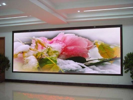 El alquiler a todo color interior de la bandera de la pantalla de visualización de LED P2.5 del pequeño cepillo de la echada alto llevó exhibiciones de comercialización