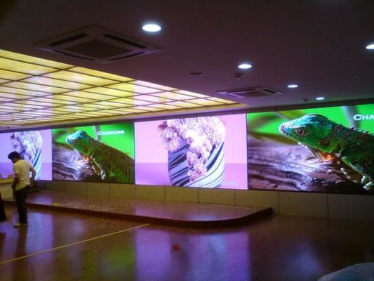 Display LED de fondo de alquiler de escenarios de ultra-alto brillo P5 con estructura de múltiples bucles