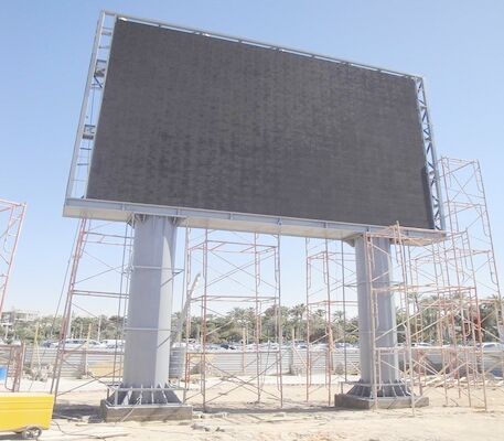 Panfletos LED de gran tamaño de exterior a todo color a prueba de agua P10 publicitarios con columna
