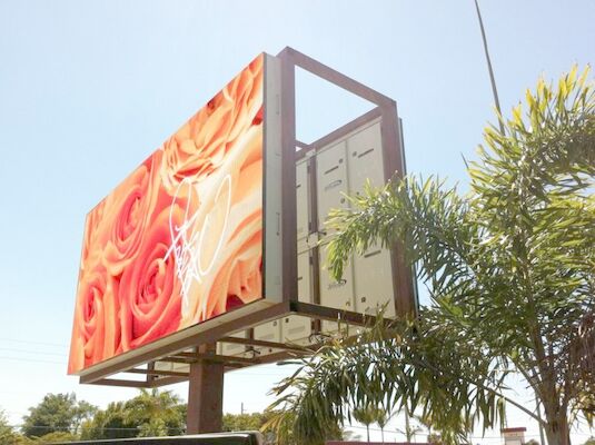 Publicidad al aire libre LED Billboard Street P10 Panes de pantalla LED a todo color con columna