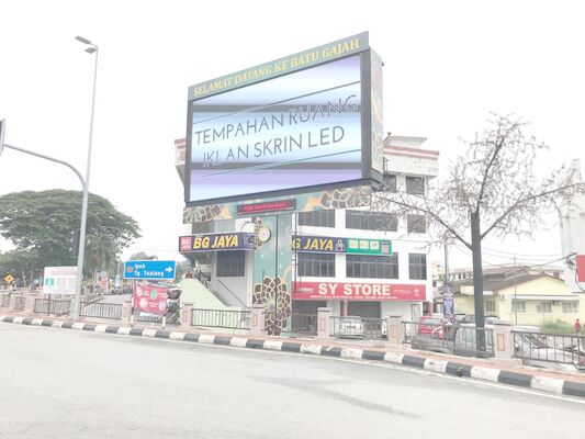 Publicidad al aire libre LED Billboard Street P10 Panes de pantalla LED a todo color con columna