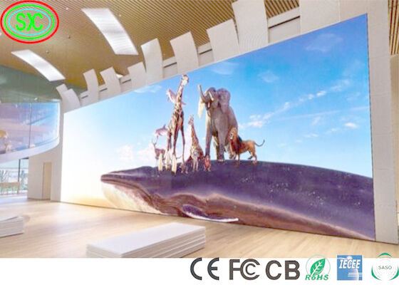 Pantalla LED SMD P5 interior fijada en un gabinete de acero con una densidad de 40.000 puntos/m2