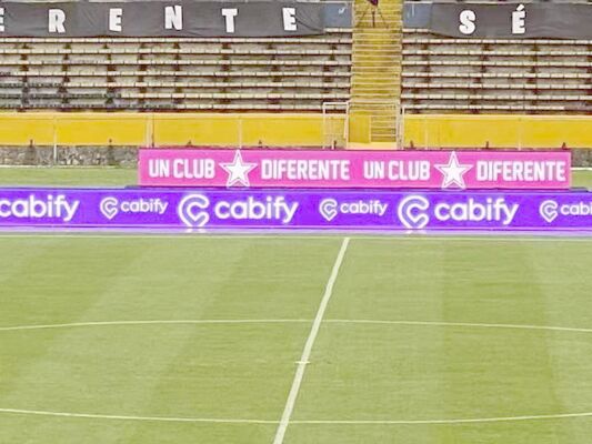 Estadio de alta resolución pantalla de aluminio fundido a presión LED a todo color, 7500cd / m2 pantalla de video de alta definición