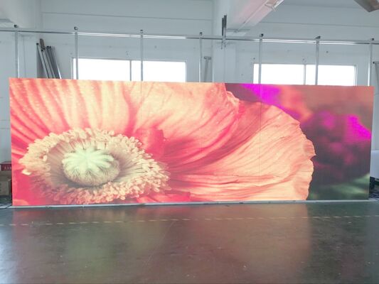 Display LED gigante a todo color al aire libre a prueba de agua IP68 DIP / SMD HD P3 P4 pantalla exterior a todo color