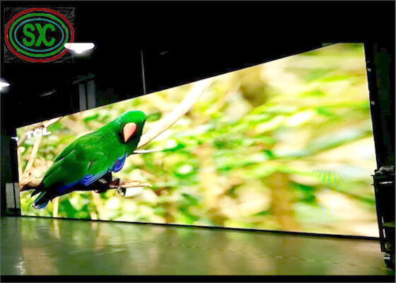 La pantalla LED colorida interior sin valor se ajusta a la pared con estructura de marco