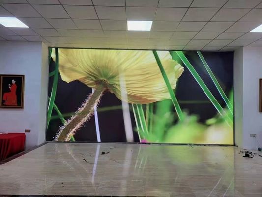 Buen precio Pantalla de la cortina de la etapa de la prenda impermeable LED de HD, frecuencia de actualización 1920hz, brillo del fondo de etapa del panel del LED P3.91 500x500m m 5500 en línea