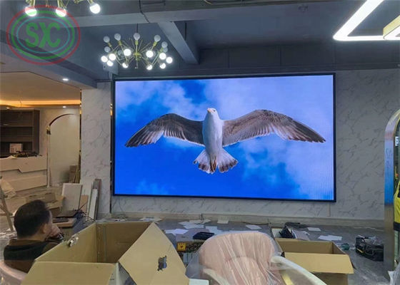 Pintura de alquiler de interiores 1.9 2.9Mm 2.97 Curva de la feria LED Panel de pantalla de pantalla rentable