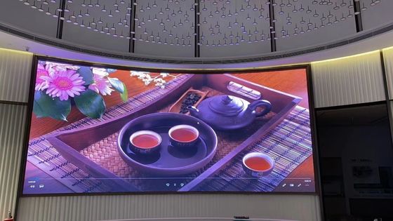 Pantalla LED a todo color para interiores equipada con paneles moldeados por inyección de alta precisión y sistema de calibración radiante profesional