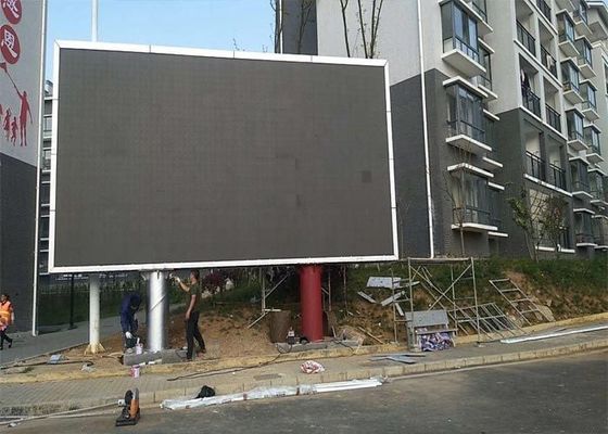 Display LED de color exterior de alto brillo con 16777216 tipos de colores exhibidos y 8000cd / m2 Brillo de balance de blancos