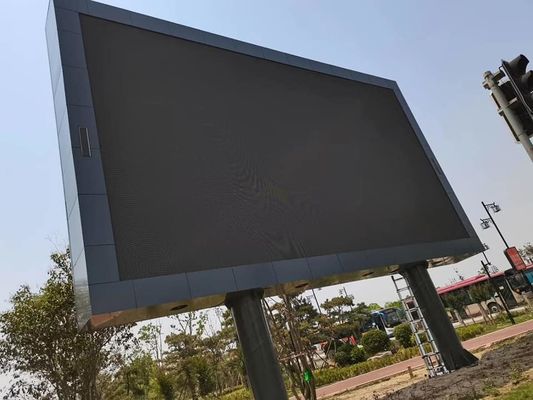 Display LED de color exterior de alto brillo con 16777216 tipos de colores exhibidos y 8000cd / m2 Brillo de balance de blancos