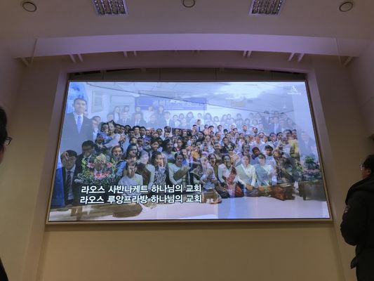 P4 Pantalla LED de color completo de interior 512x512mm de cierre rápido de luz delgado panel de gabinete LED para pantalla LED trasero de escenario alta tasa de actualización