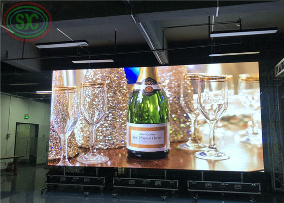 Display LED de color completo con alta resolución y brillo adecuado para vallas publicitarias digitales y sistemas de información