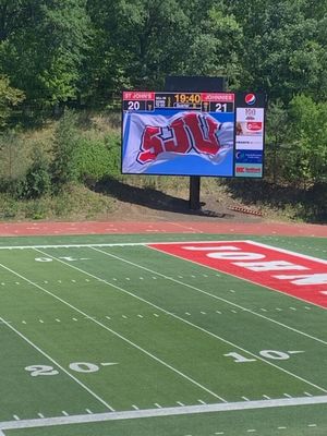 Pantalla LED a todo color al aire libre con ángulo de visión de 120° y procesamiento de señal de 10 o 14 bits P6 2020 6mm 27778 píxeles/m2