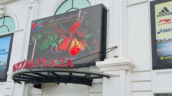 Imagen de alta definición de pantalla de LED de color completo para exhibición en el aeropuerto, centro comercial, etc.
