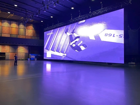 Display LED de color completo en interiores Tecnología SMD P3 3840Hz Alta actualización 111111 píxeles/m2 y 900cd/m2 Brillo de balance de blancos