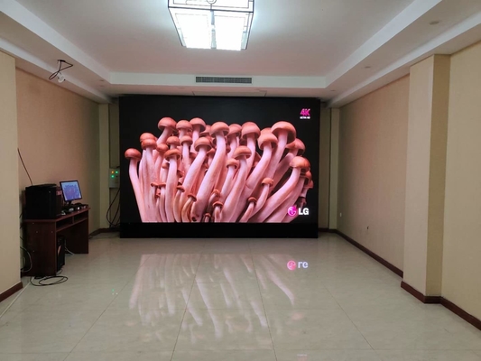 Display LED de color completo para instalación en la pared y fácil mantenimiento