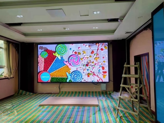 Cartelera interior de la pantalla de visualización P3 LED del LED para hacer publicidad de la reproducción de vídeo de alquiler del contexto de la etapa
