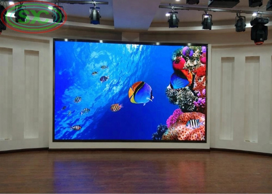 Instalación fija de pared LED P5 interior con una frecuencia de actualización de 3840 Hz para salas de reuniones