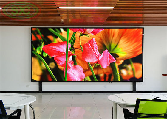 Buen precio Pantalla fija P 5 de la pantalla LED interior LED de la frecuencia de actualización 4K para la sala de reunión en línea
