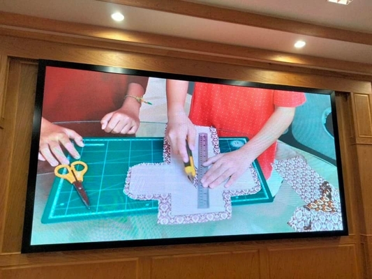 Pantalla LED a todo color en interiores con configuración de píxeles de 4 mm y 62500 píxeles por metro cuadrado para alta resolución