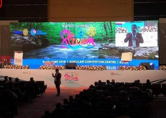 Pantallas LED de escenario con paquete SMD, paso de píxel de 2,5 mm y 16,7 millones de colores para pantallas profesionales