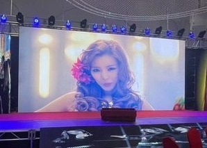 Display LED de alquiler en interiores para conciertos