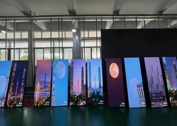 Poster RGB LED Display 2.5MM Pitch de píxeles Alta tasa de actualización 1920HZ en el interior
