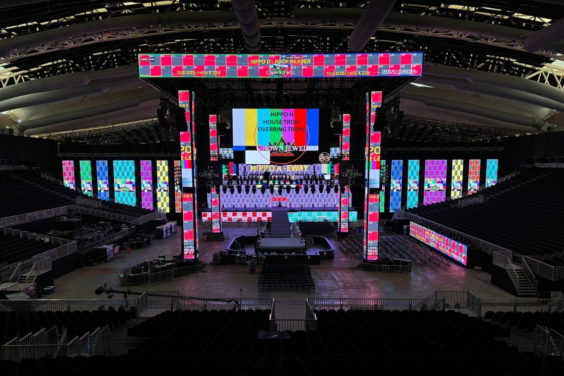 Pantalla de aluminio de fundición a presión Instalación fija / alquiler Sala de conferencias personalizable Ultra HD P2.5 Pantalla LED de color completo en interiores