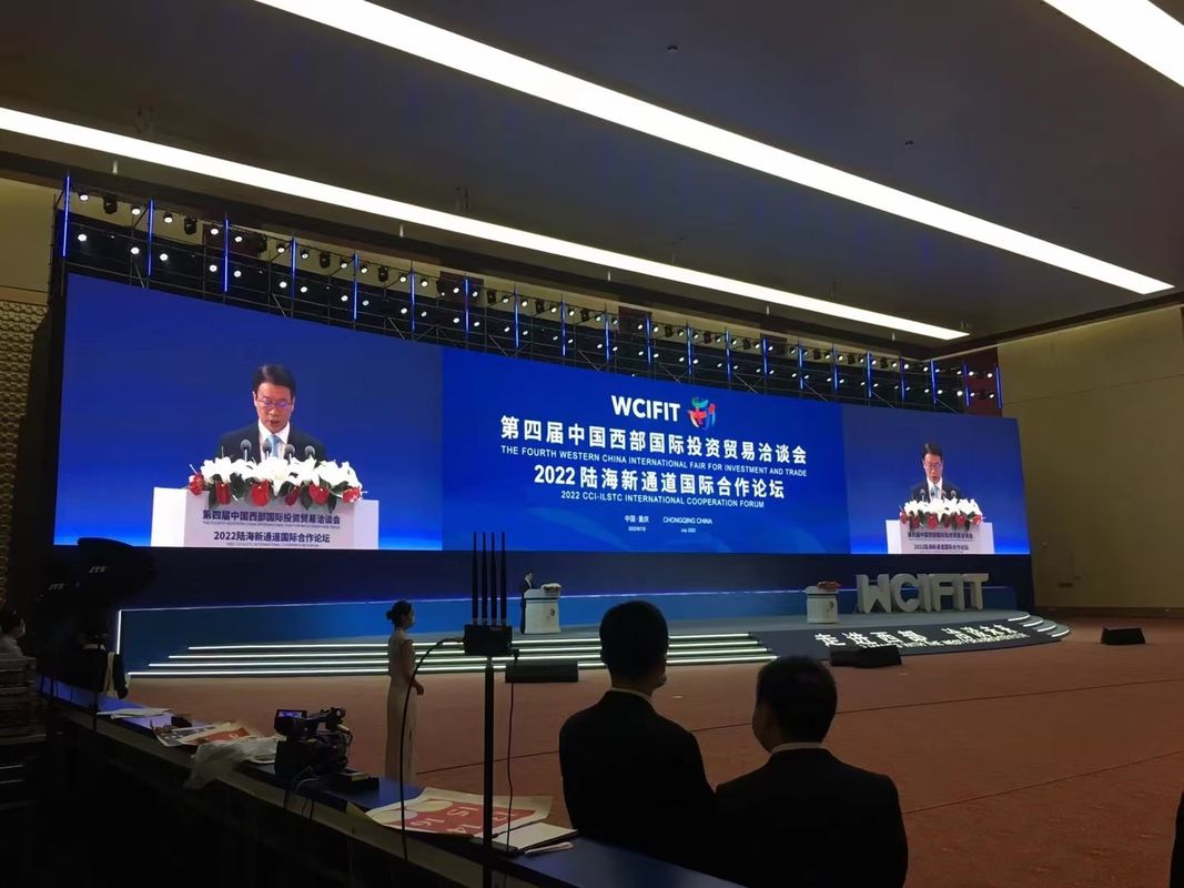 Alquiler de pantalla HD 1R1G1B de aluminio fundido a presión en interiores P4 LED Display Board LED Video Wall