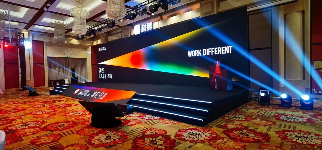 Display LED colgante de color completo en interiores en el gabinete de aluminio fundido