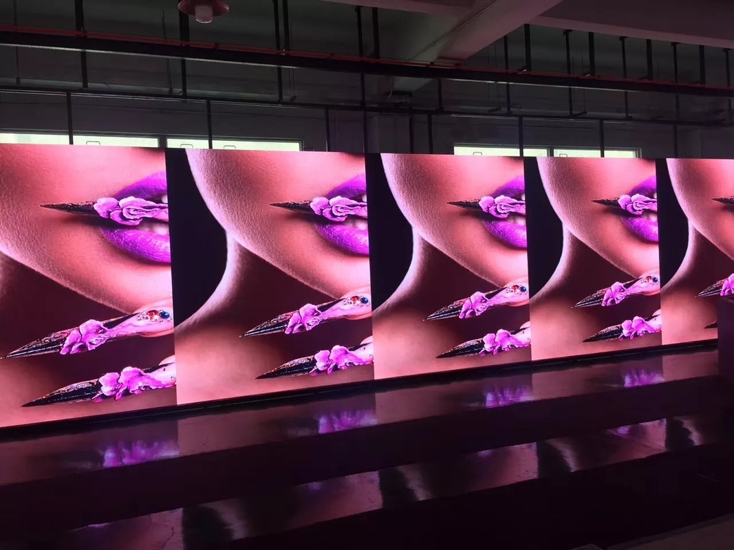 P5 Estándar 640mmx640mm Display LED colgante de color completo en interiores en el gabinete de aluminio fundido
