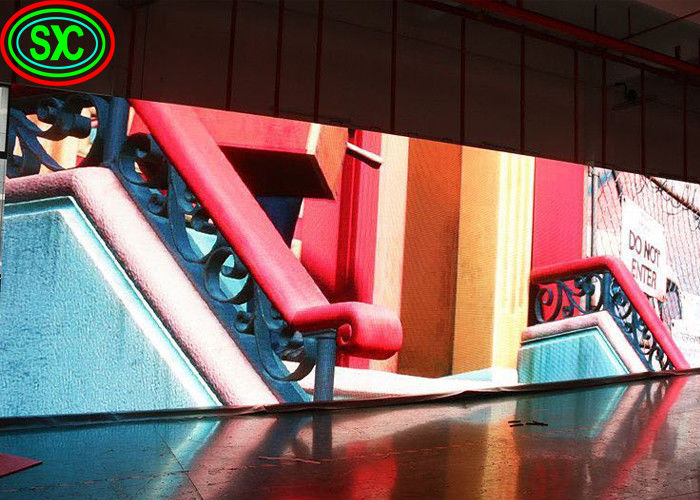 Display LED de publicidad interior P2.5 64*64 a prueba de agua y no tartamudeante montado delante