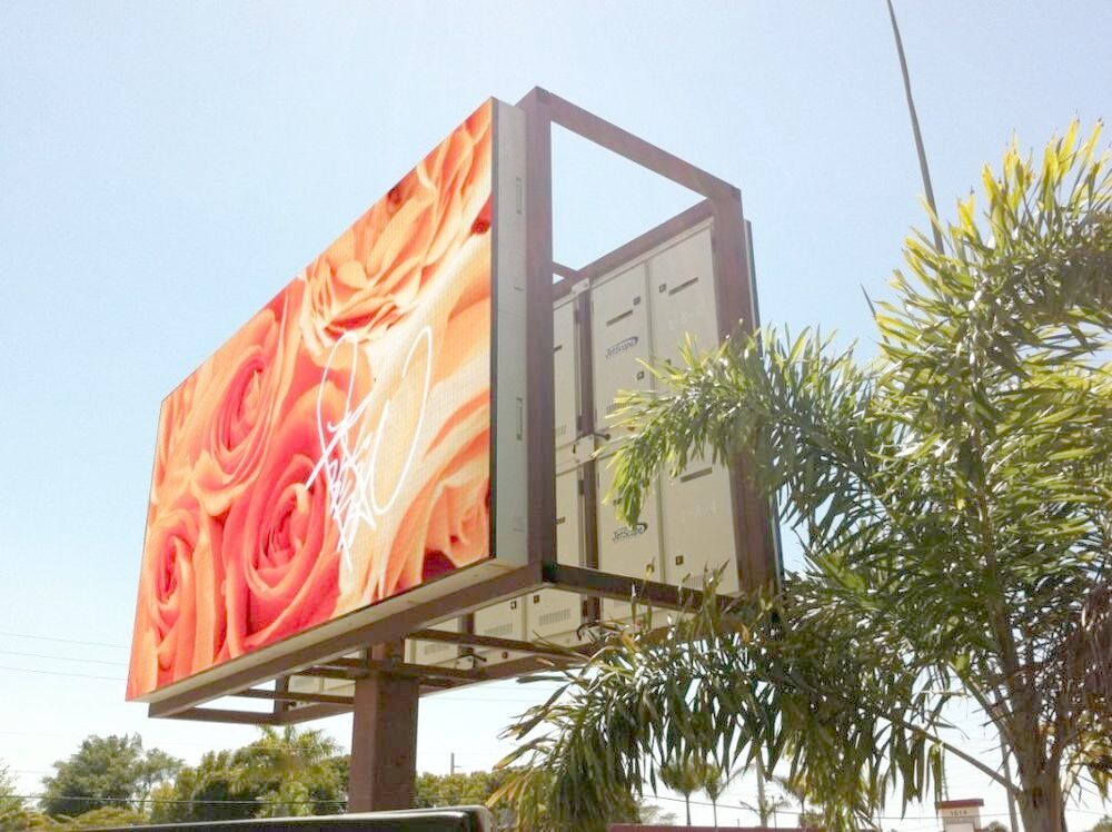 Publicidad P10 de exterior a todo color 6000 cd / m2 Brillo cartel LED de alta calidad