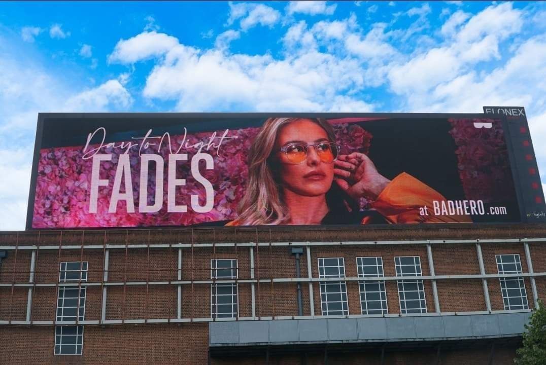 Pantalla LED de video SMD1921, 62500 puntos/m2, pantalla LED a todo color, modo de conducción 1/16S, pantalla LED a todo color para exteriores