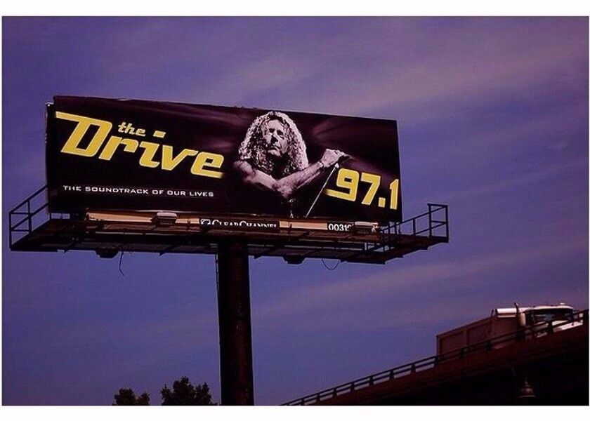 Peso ligero con tricolor, cartelera IP65 de la pantalla de la densidad 10000dots P10 LED del pixel del tablero de mensajes del LED