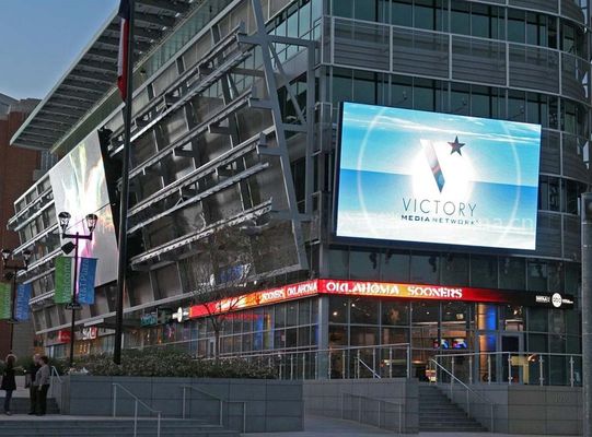 Al aire libre la colocación de dos polos fijados llevó la exhibición p10 SMD 3535 1/4 muestra llevada programable de la exploración