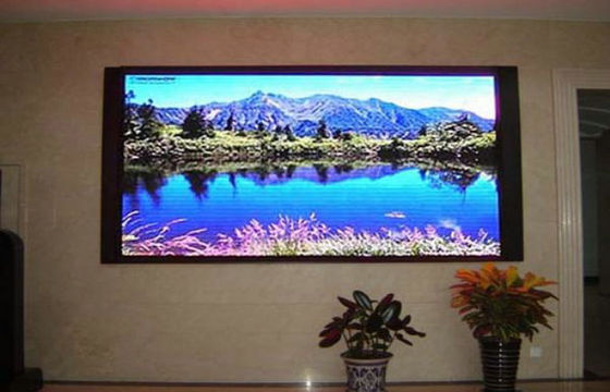 Buen precio HD SMD2121 P4 TV a todo color interior llevó la caja de los paneles de exhibición en vuelo en línea