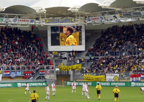 Buen precio Pantalla LED de alta definición de P2.5mm para estadios SMD IP65 para exhibición LED a todo color al aire libre en línea