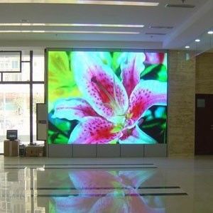 Buen precio Pantalla LED de aluminio 256*128mm Modulo de interior a todo color con una distancia óptima de visión de 6m-30m en línea