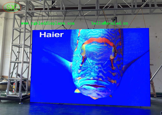 Buen precio Alta pantalla LED interior del RGB de la definición P4 con el tamaño 256mm*128m m del módulo en línea