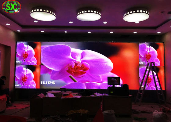 Buen precio Pantalla LED a todo color para interiores P2.5 con un pequeño píxel de 2.5 mm y gabinete personalizado En línea