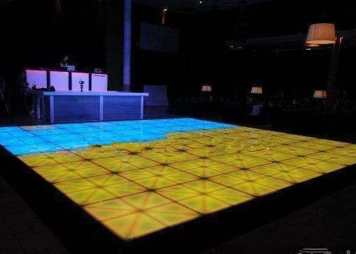 Buen precio Pista de baile LED con etiqueta del cliente con efecto de iluminación brillante y sistema de control DMX512 en línea